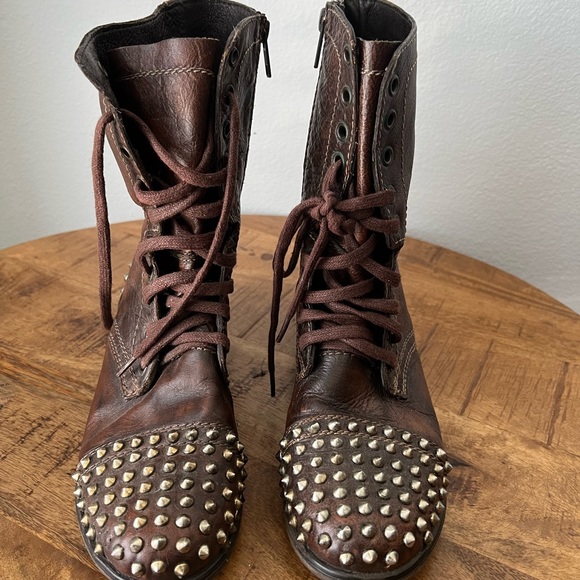 Boots - Picture 2 of 3